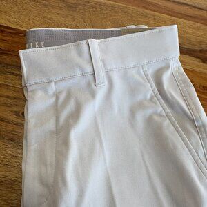NEW Men's Nike Golf Shorts - Standard Fit - Size M - 32